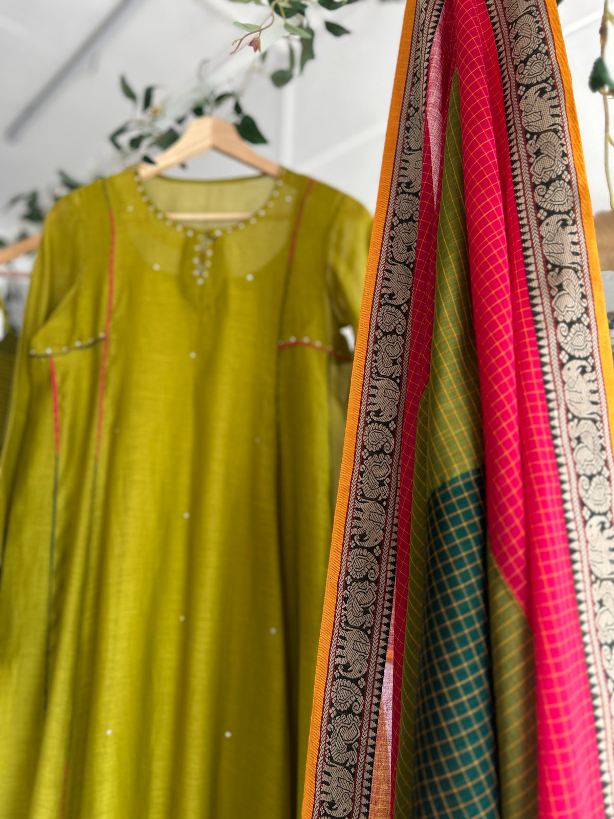 The Autumn Bloom – Chanderi Narayanpet Kurta Set