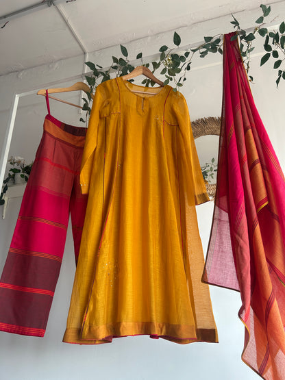 Suvarna Raaga — Chanderi Narayanpet Kurta Set