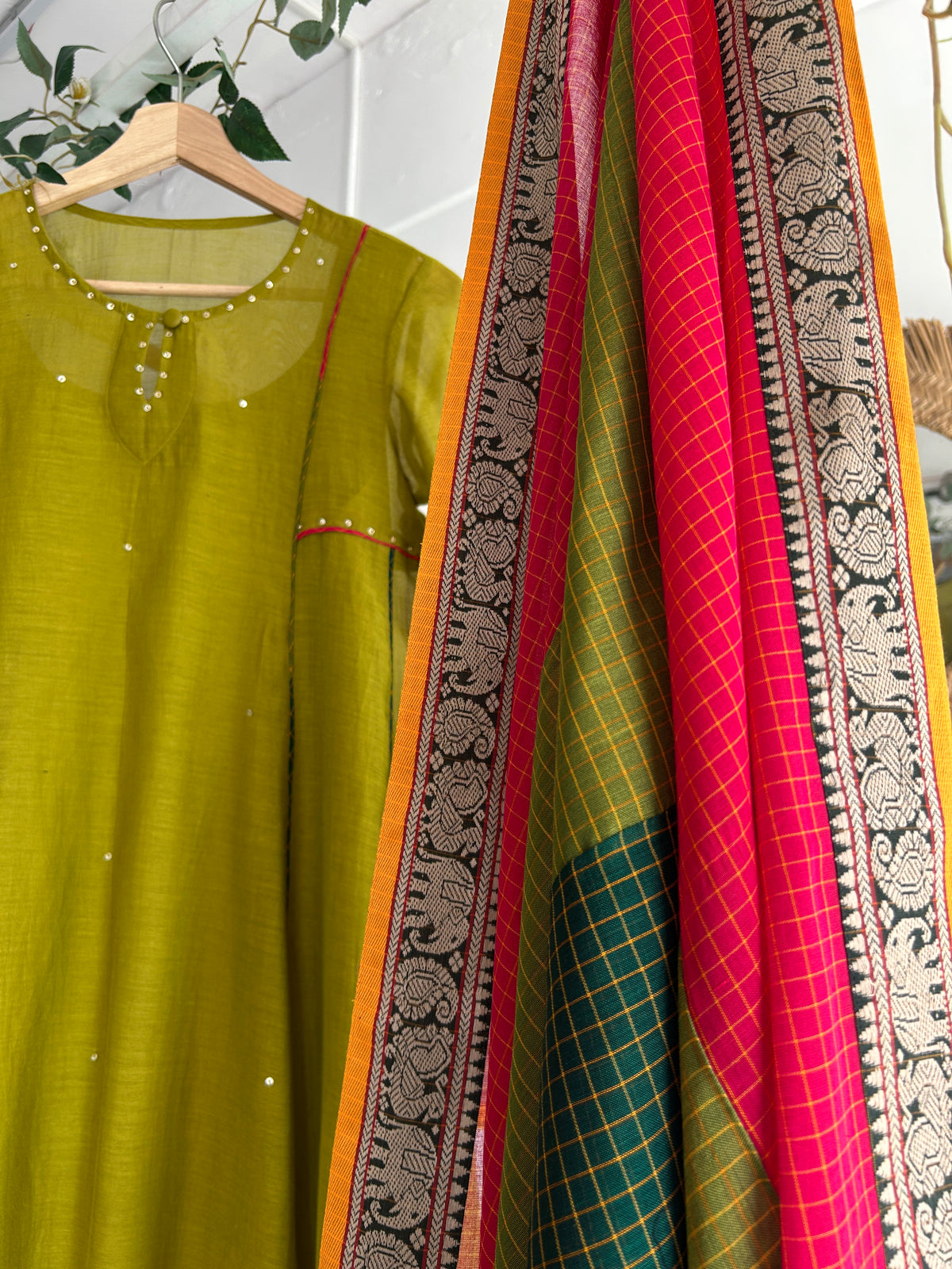 The Autumn Bloom – Chanderi Narayanpet Kurta Set