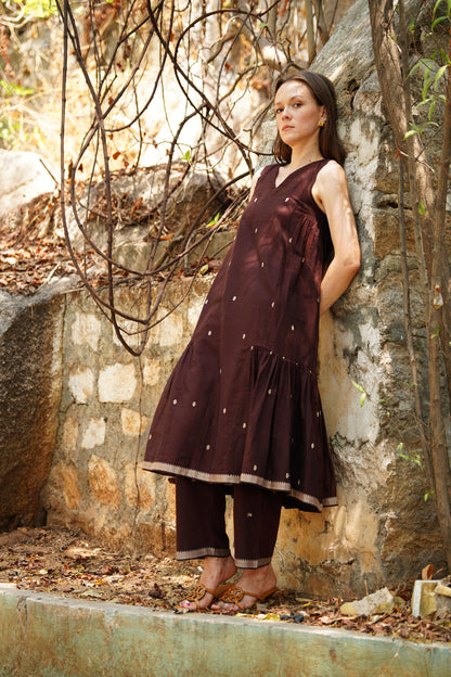 The Dark Loom – Handwoven Kurta Set