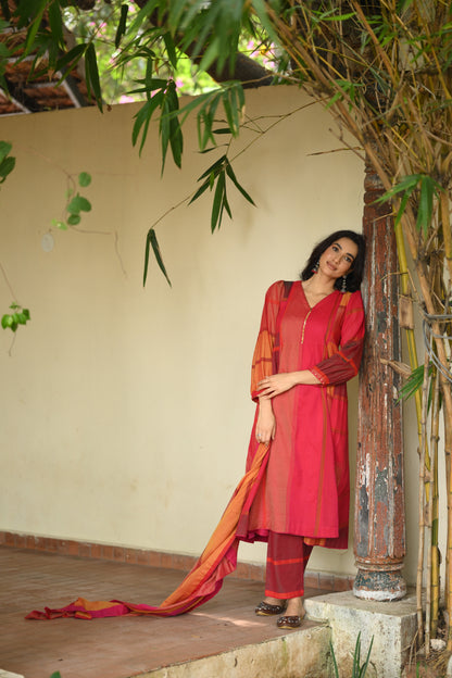 The Rang Taranga handwoven Narayanpet cotton kurta set in coral pink and orange by Taram