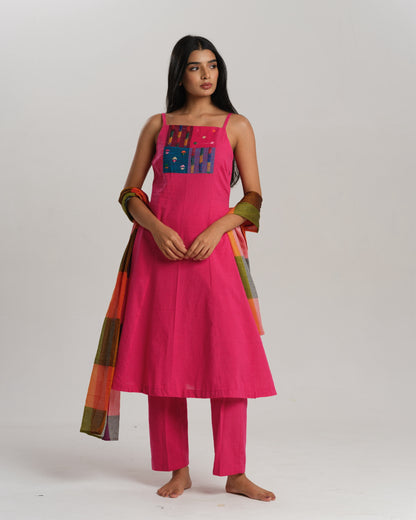 Gulabi Tales – Handwoven Ikat Kurta Set with Stole