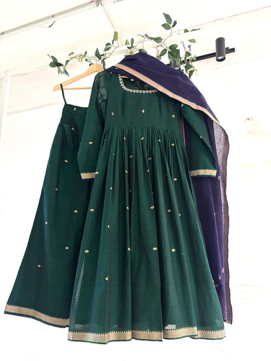 Queen’s Emerald Handloom Kurtha Set