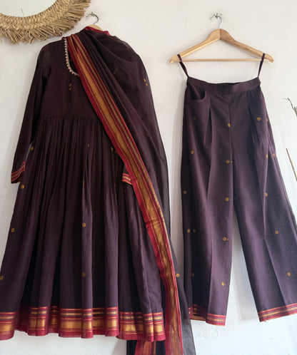 Maharani's Plum Kurtha Set – deep plum Narayanpet handloom kurtha with gold borders paired with matching bottoms and dupatta.