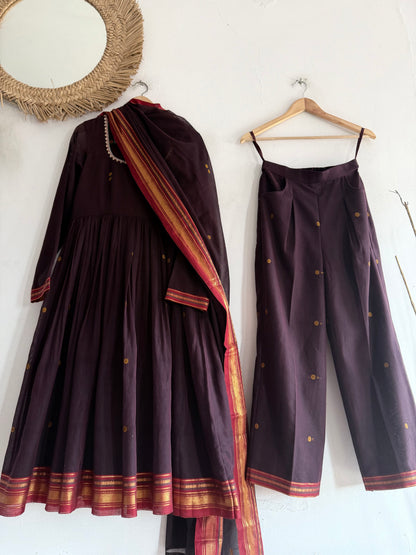 Maharani's Plum Kurtha Set – deep plum Narayanpet handloom kurtha with gold borders paired with matching bottoms and dupatta.