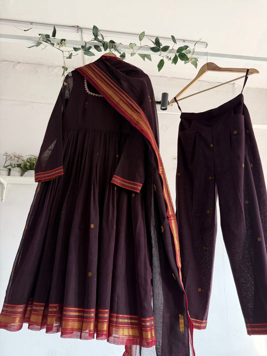 Maharani's Plum Kurtha Set – deep plum Narayanpet handloom kurtha with gold borders paired with matching bottoms and dupatta.