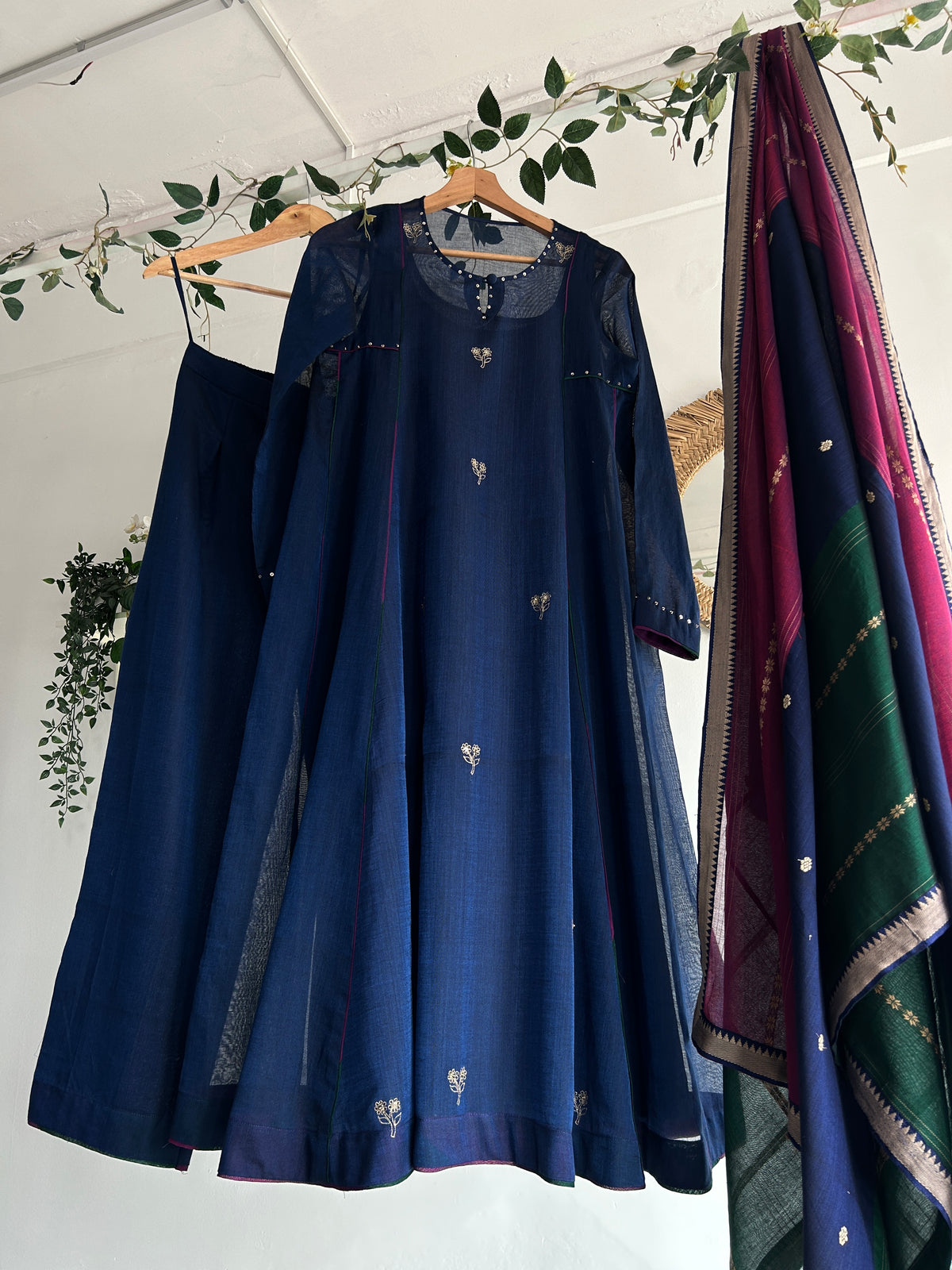 Neel Raaga Narayanpet Kurta Set