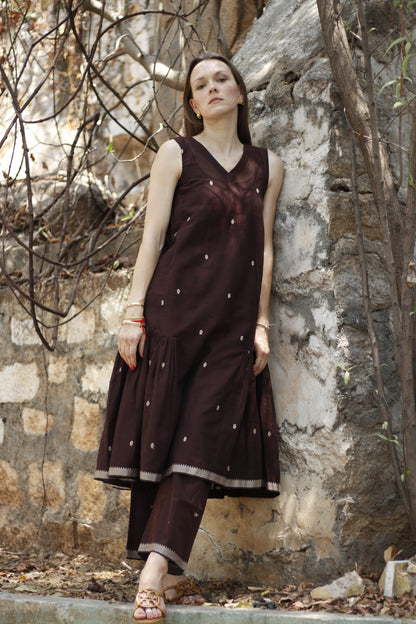 The Dark Loom – Handwoven Kurta Set