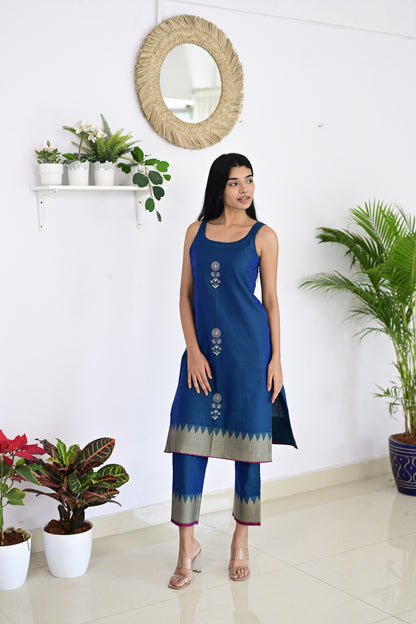 Sky Blue  Kurta Set Featuring Zari Flower Motifs