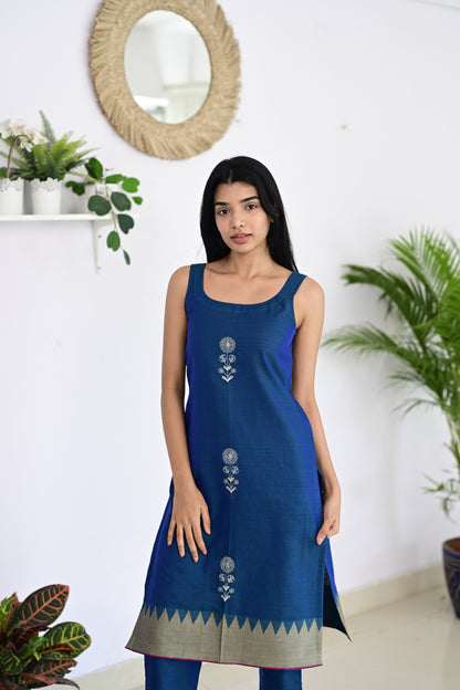 Sky Blue  Kurta Set Featuring Zari Flower Motifs