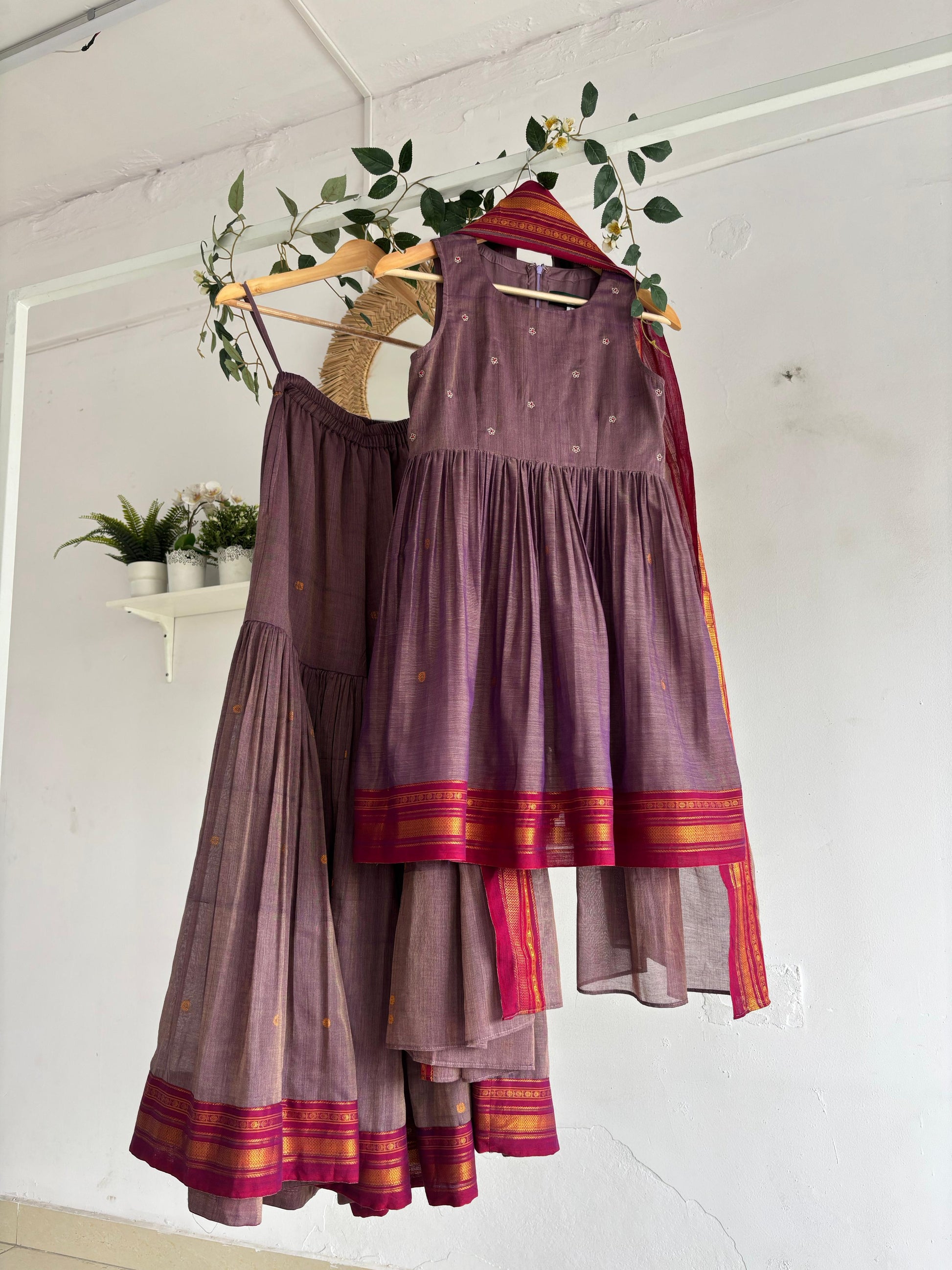 Lavender blush handwoven Narayanpet cotton co-ord set with gold border and gathered top