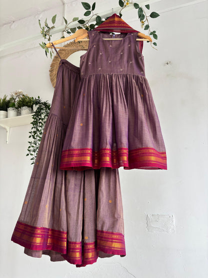 Lavender blush handwoven Narayanpet cotton co-ord set with gold border and gathered top