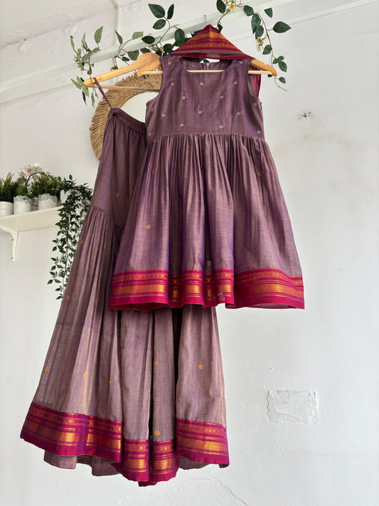 Lavender blush handwoven Narayanpet cotton co-ord set with gold border and gathered top